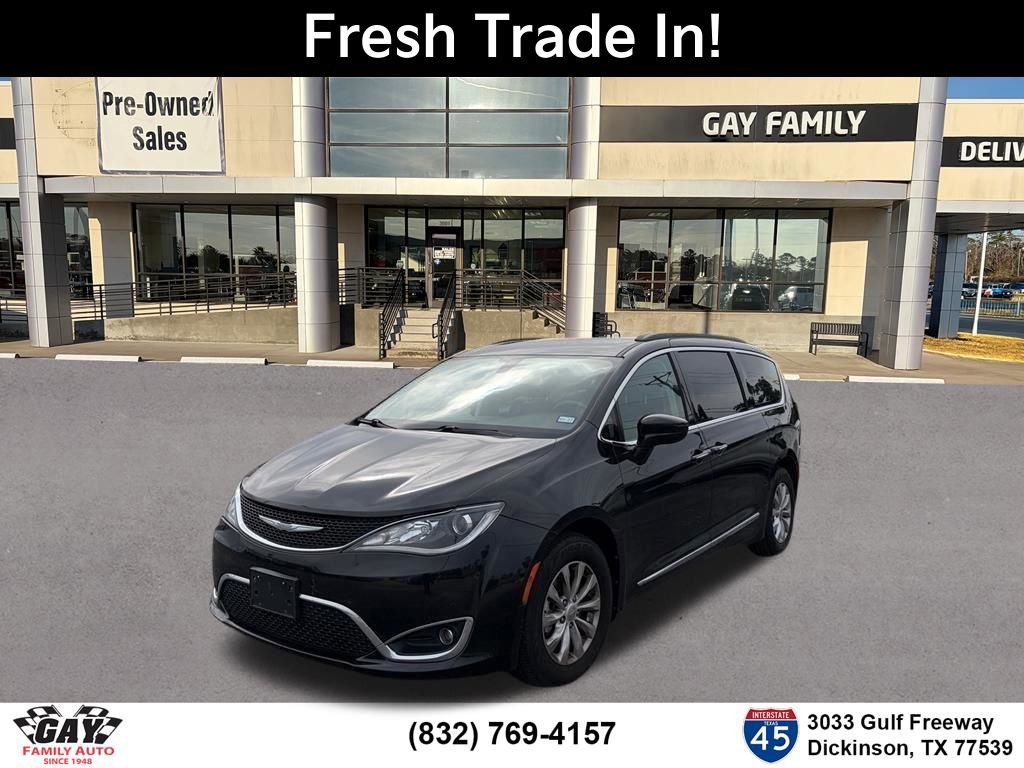 Used 2017 Chrysler Pacifica Touring-L FWD image 3