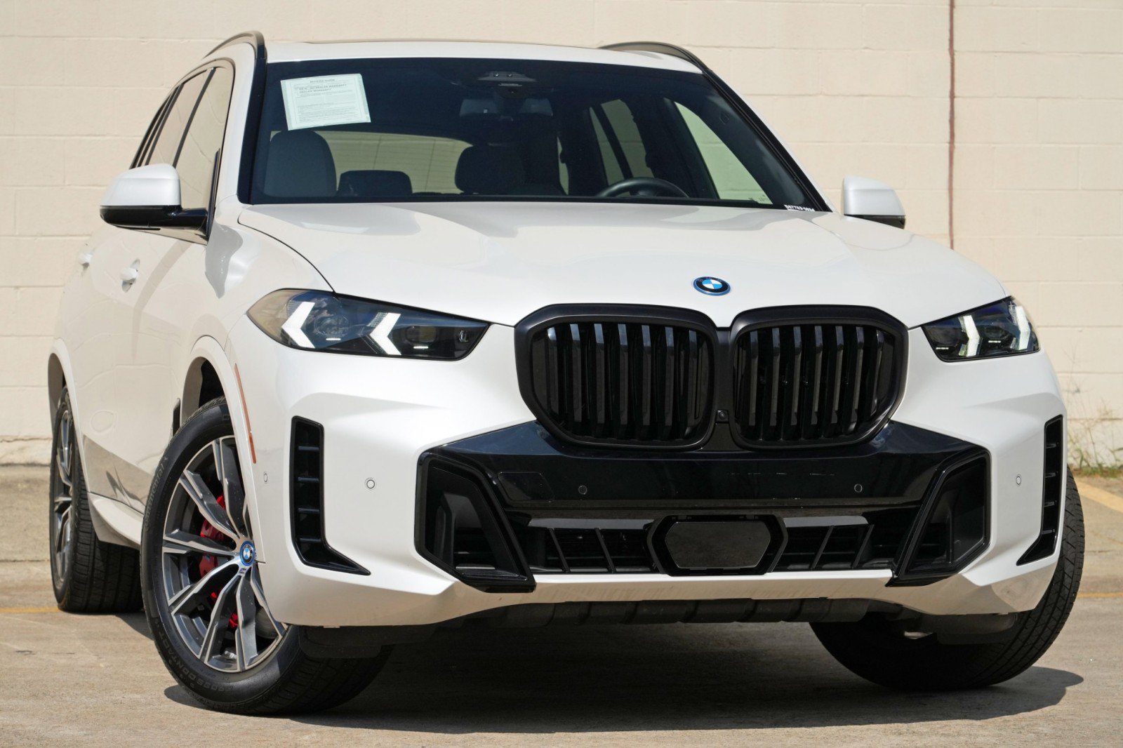 Used 2024 BMW X5 xDrive50e w/ M Sport Package AWD/4WD image 4
