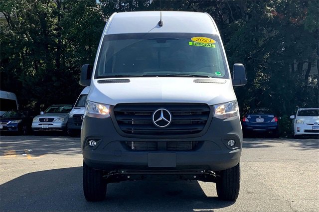 Used 2024 Mercedes-Benz Sprinter 2500 image 2