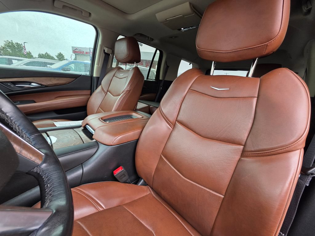 Used 2018 Cadillac Escalade Premium Luxury AWD/4WD image 13