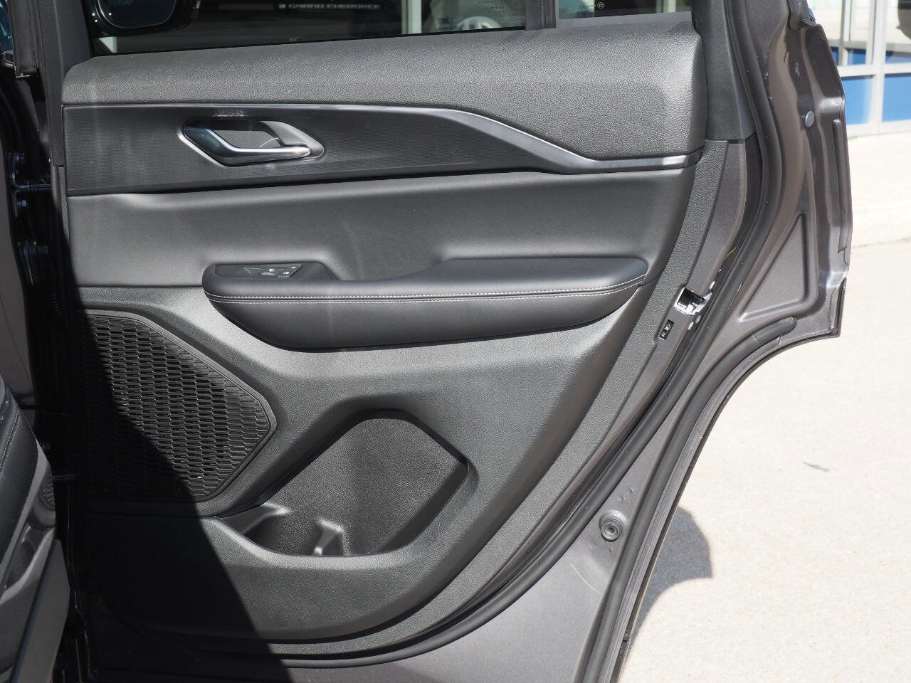 New 2025 Jeep Grand Cherokee Altitude image 14