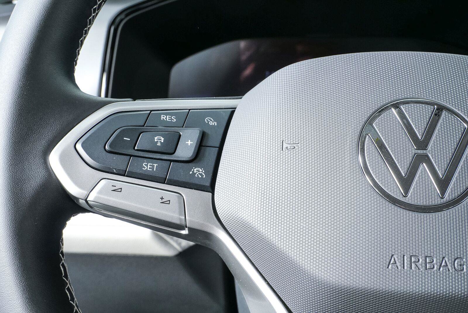 Certified 2025 Volkswagen Taos S FWD image 9