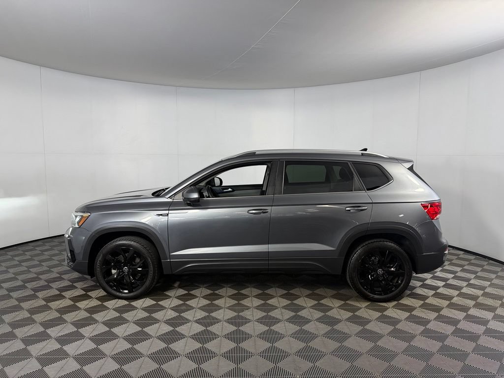Used 2024 Volkswagen Taos SE FWD image 11