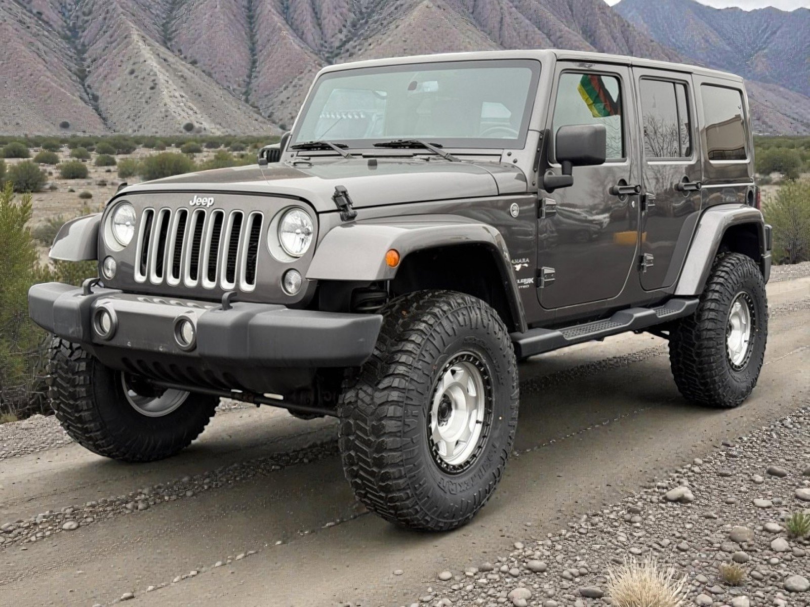 Used 2018 Jeep Wrangler Unlimited Sahara w/ Connectivity Group image 4