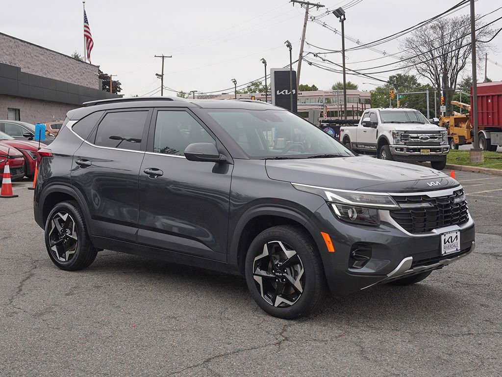Used 2024 Kia Seltos EX AWD/4WD image 2