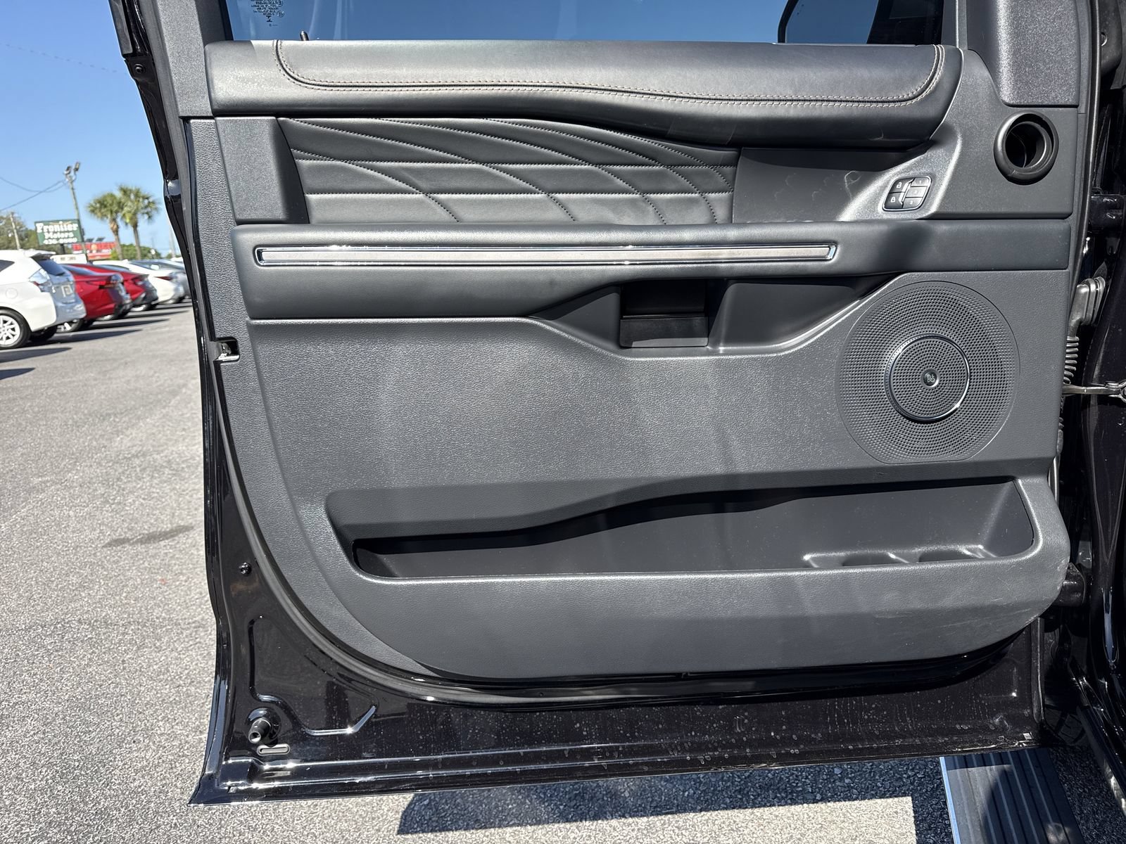 Used 2023 Ford Expedition Platinum RWD image 16