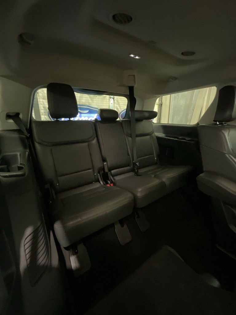 Used 2025 Ford Expedition Active RWD image 13