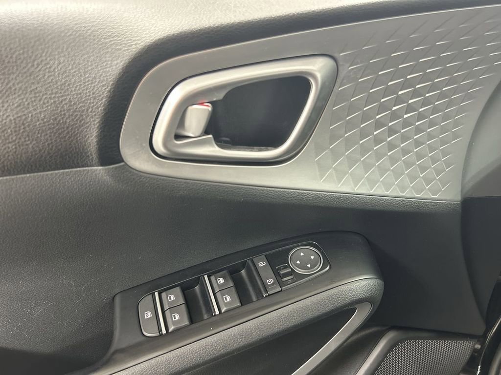 Used 2020 Kia Soul LX image 11