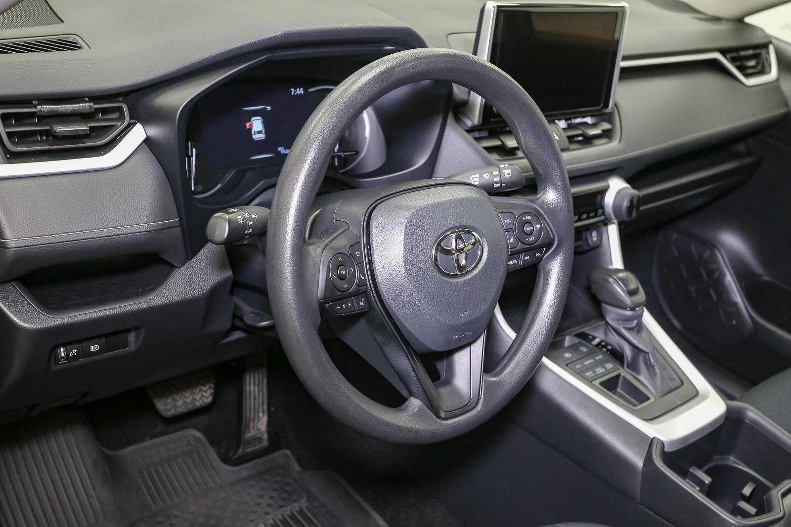 Used 2024 Toyota RAV4 LE AWD/4WD image 21