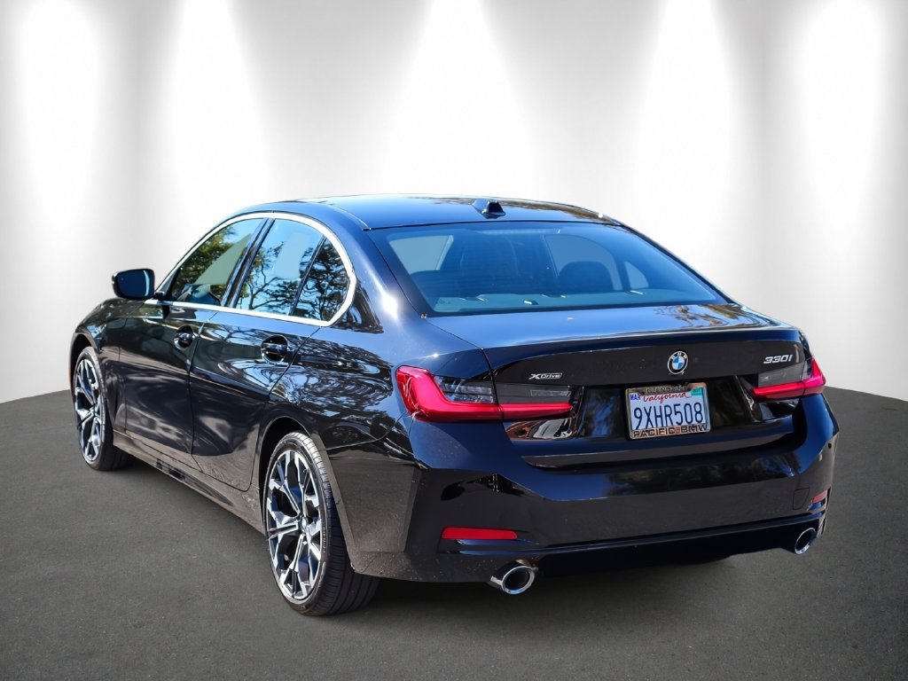 Used 2026 BMW 330i xDrive Sedan w/ Convenience Package AWD/4WD image 4