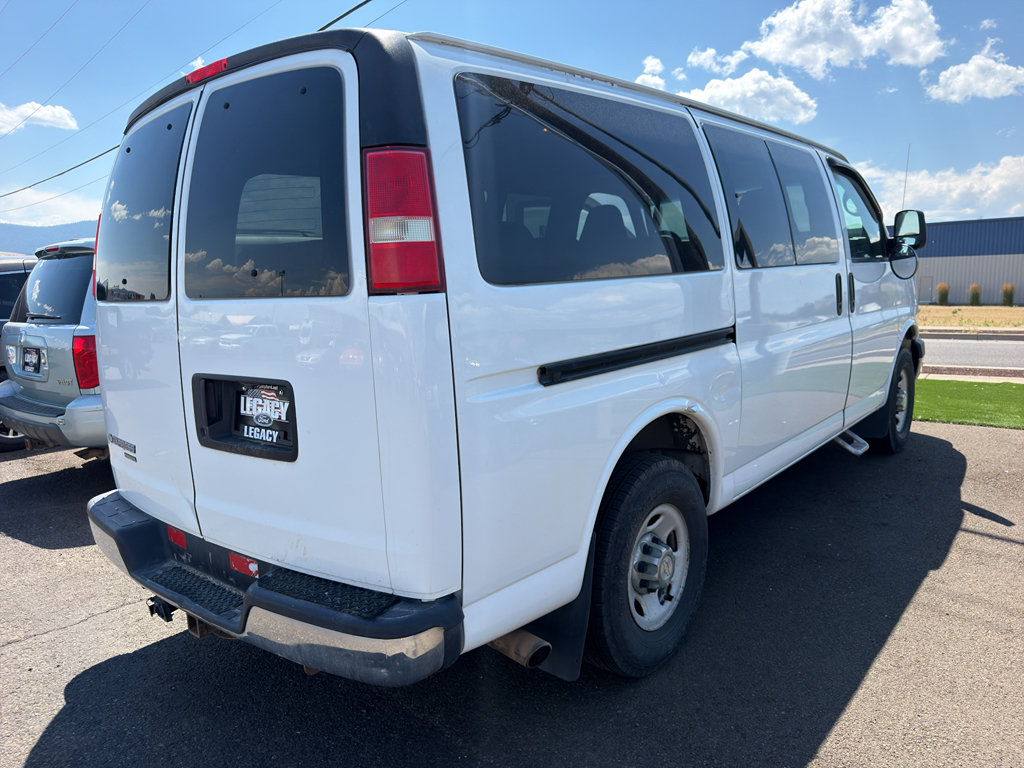 Used 2009 Chevrolet Express 3500 Passenger w/ LT Preferred Equipment Group RWD image 5
