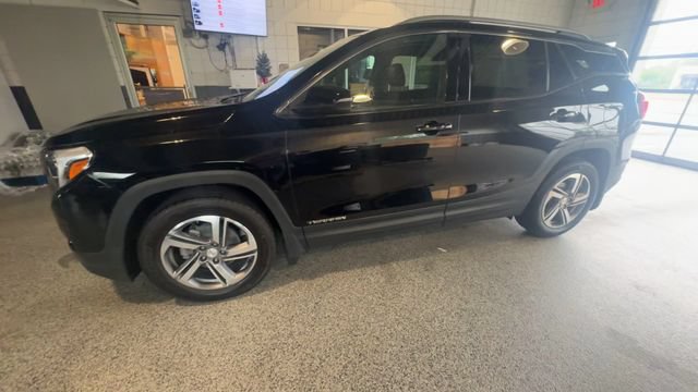 Certified 2021 GMC Terrain SLT w/ LPO, Dark Accent Package AWD/4WD image 4