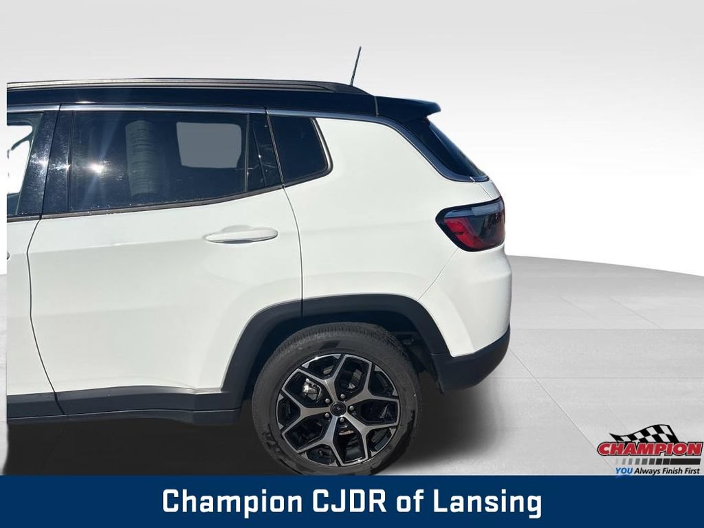 Used 2025 Jeep Compass Limited AWD/4WD image 32