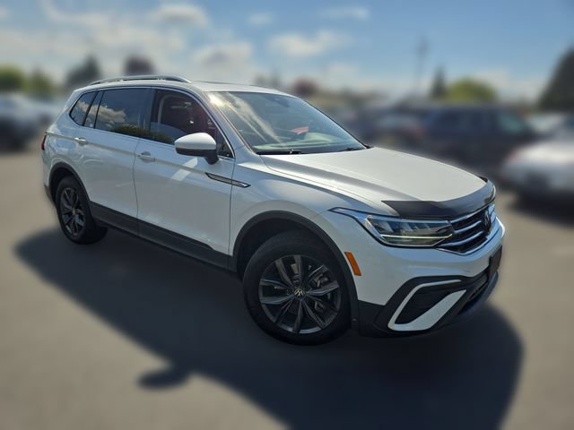 Used 2023 Volkswagen Tiguan SE AWD/4WD image 2