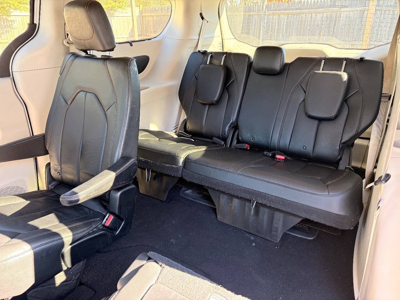 Used 2020 Chrysler Pacifica Touring-L FWD image 18