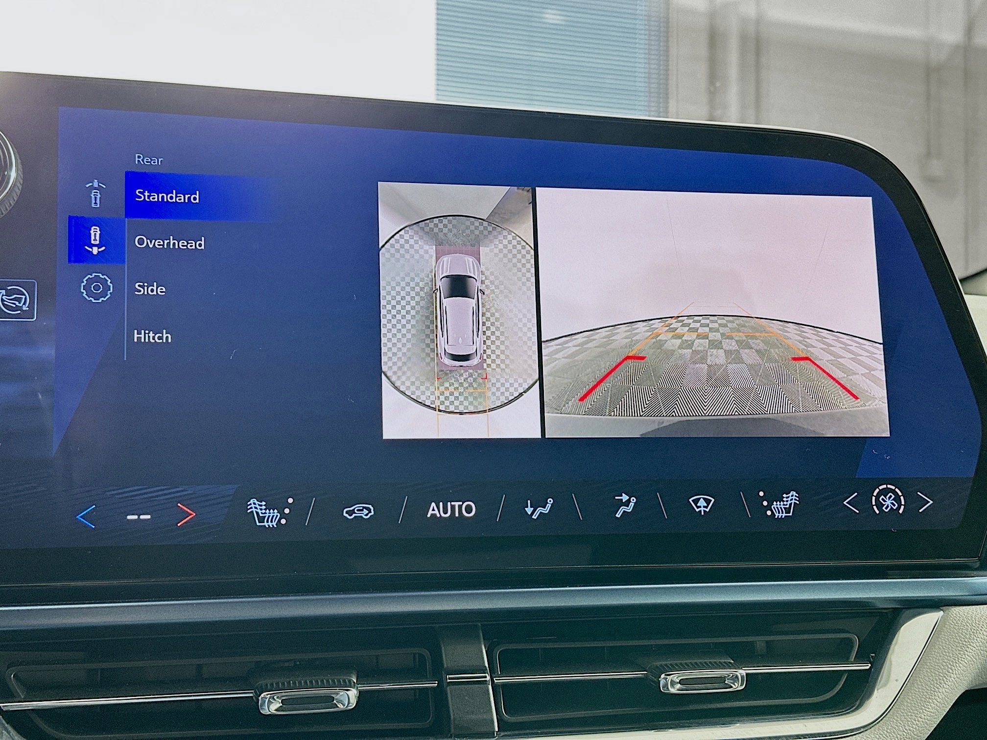 Used 2025 Chevrolet Equinox EV LT image 23