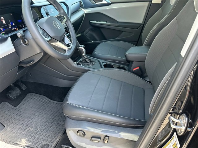 Used 2023 Volkswagen Taos SE w/ Panoramic Sunroof Package image 9