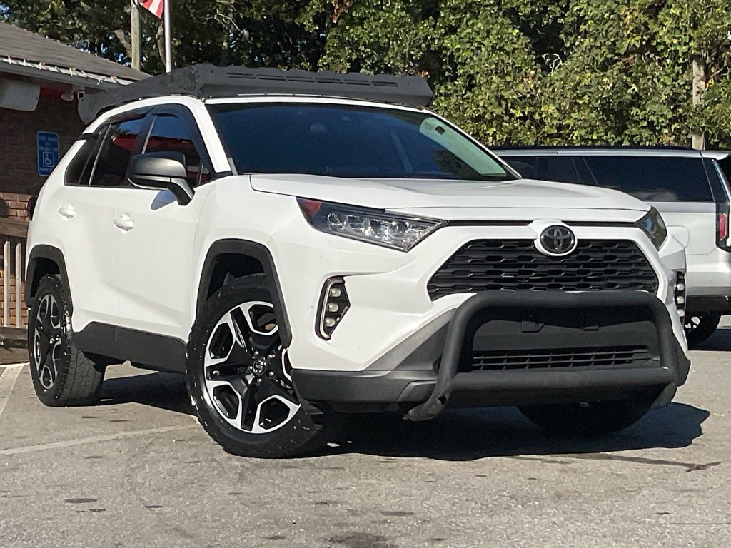 Used 2020 Toyota RAV4 LE image 3