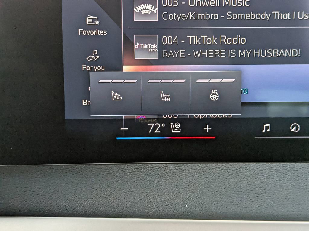 Used 2026 BMW iX xDrive60 w/ Premium Package image 18