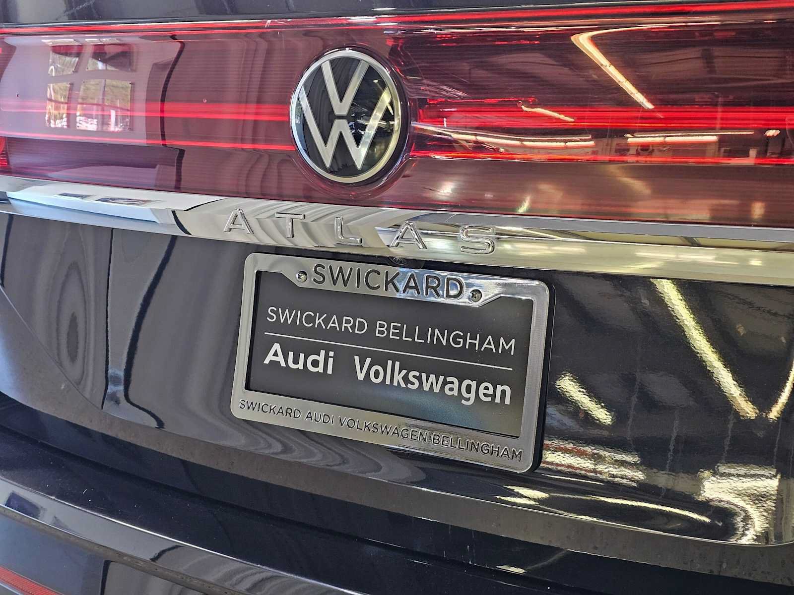 Used 2025 Volkswagen Atlas SE AWD/4WD image 14