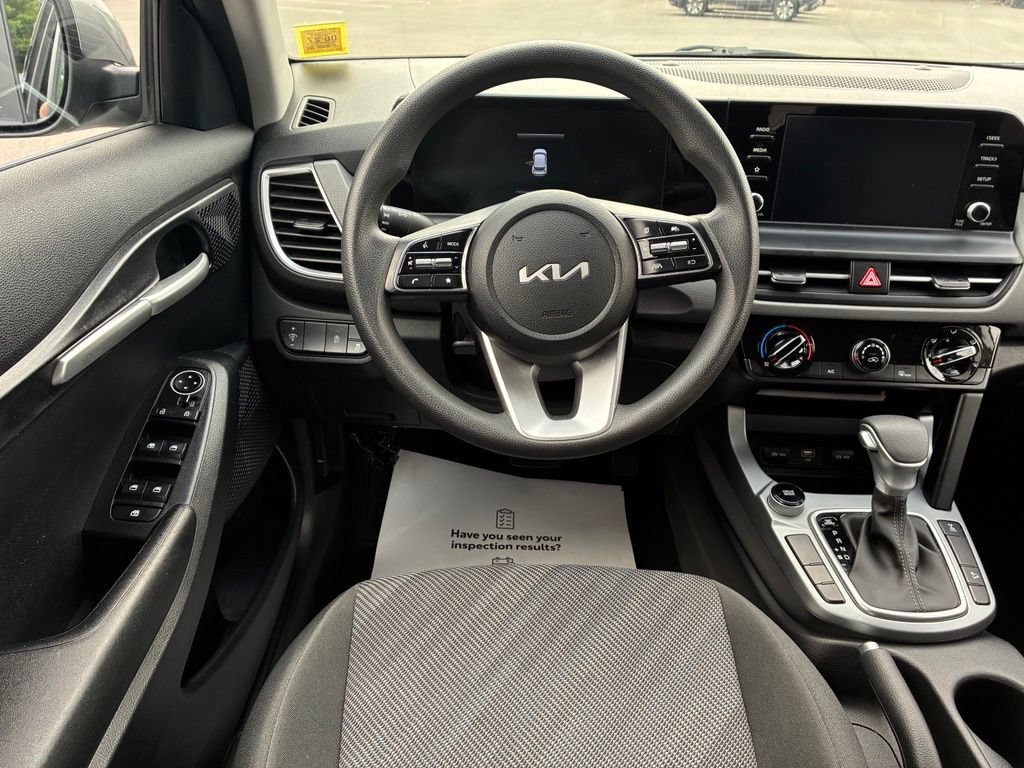 Used 2024 Kia Seltos LX AWD/4WD image 11