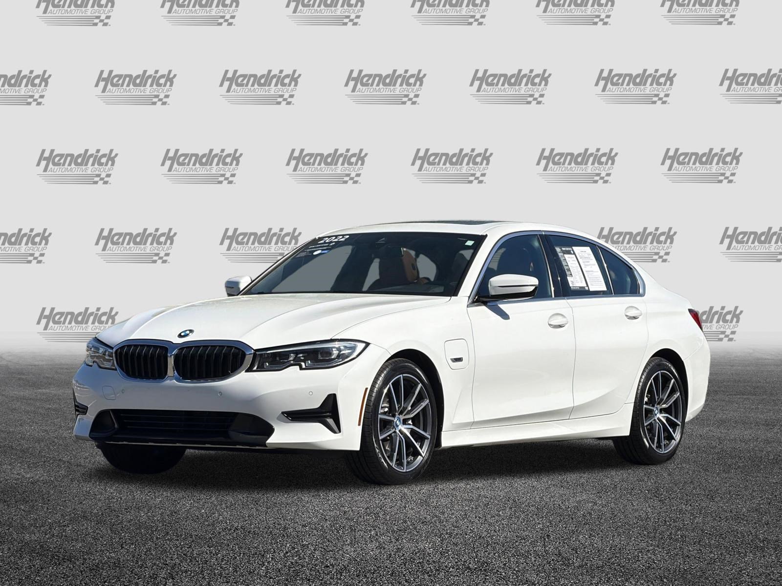 Certified 2022 BMW 330e 330e w/ Convenience Package image 9