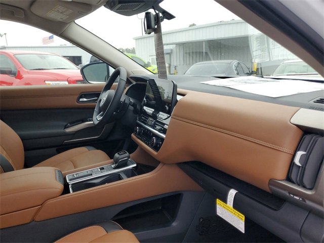 New 2025 Nissan Pathfinder Platinum image 32