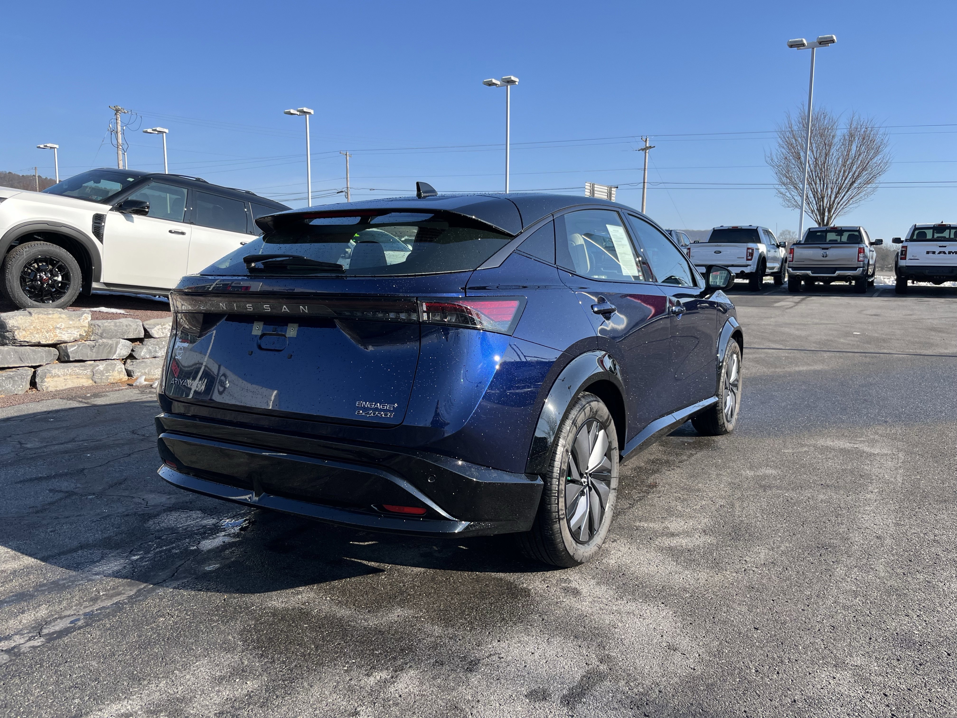 Used 2023 Nissan Ariya AWD image 3