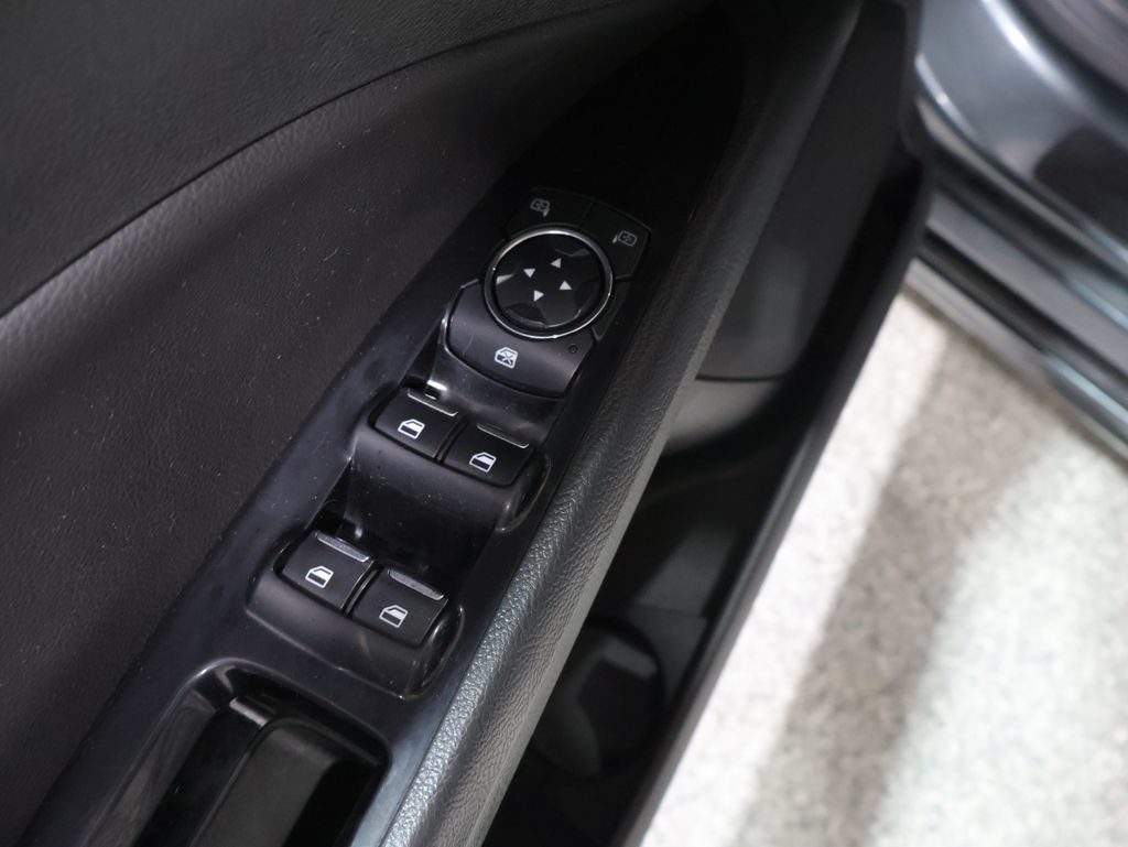 Used 2016 Ford Fusion SE w/ Equipment Group 202A FWD image 15