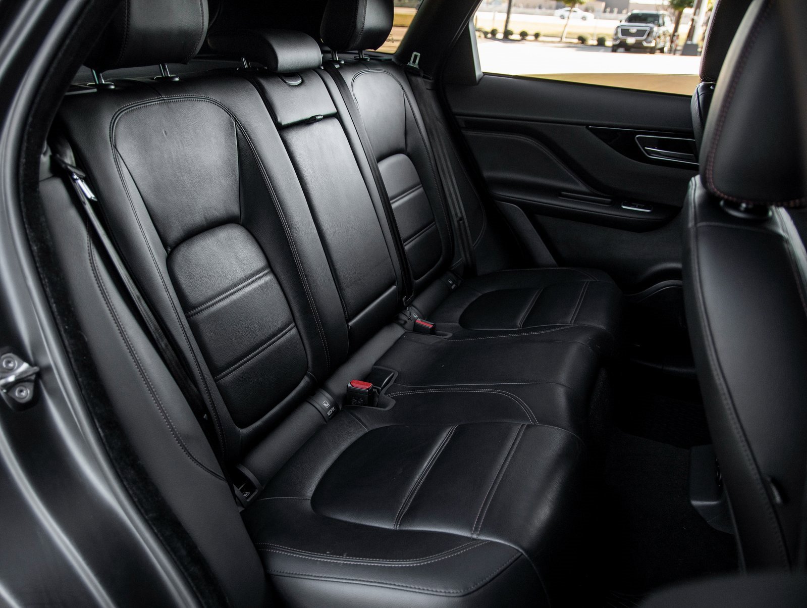 Used 2019 Jaguar F-PACE Prestige image 35