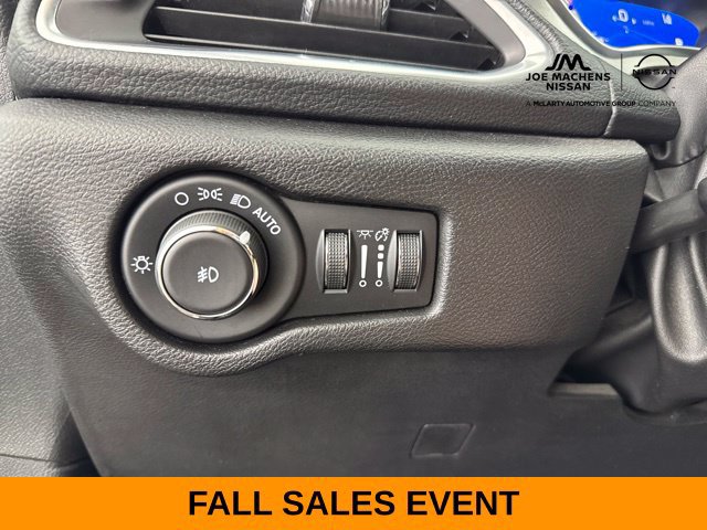Used 2021 Chrysler Pacifica Limited w/ Uconnect Theater Family Group AWD/4WD image 38