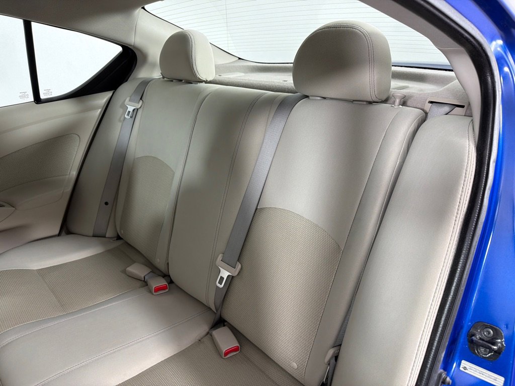 Used 2015 Nissan Versa SL FWD image 19