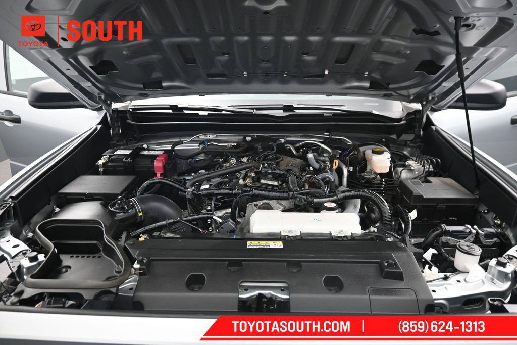 Used 2024 Toyota Tacoma SR w/ SR Upgrade Package AWD/4WD image 31