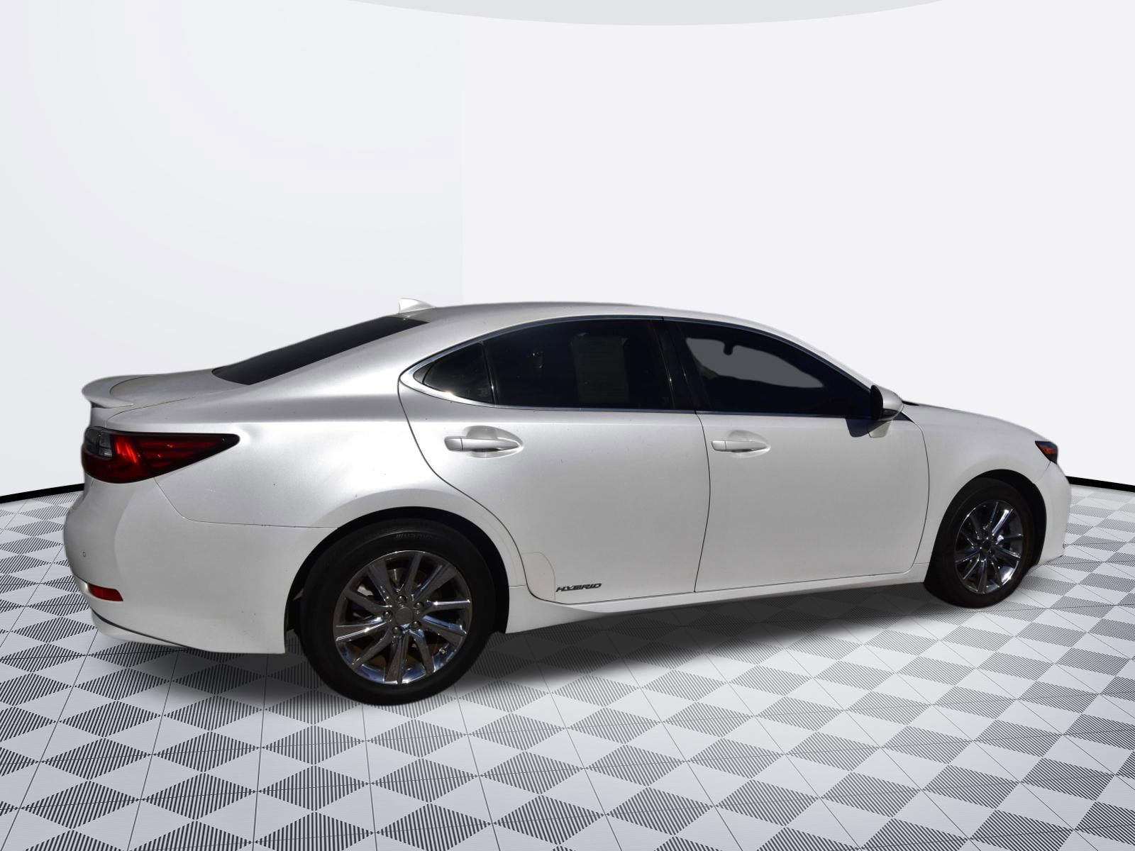 Used 2016 Lexus ES 300h w/ Navigation System Package FWD image 5
