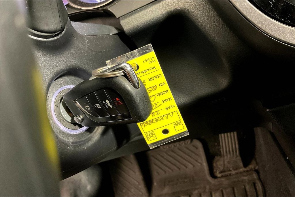 Used 2022 Toyota Camry SE image 14