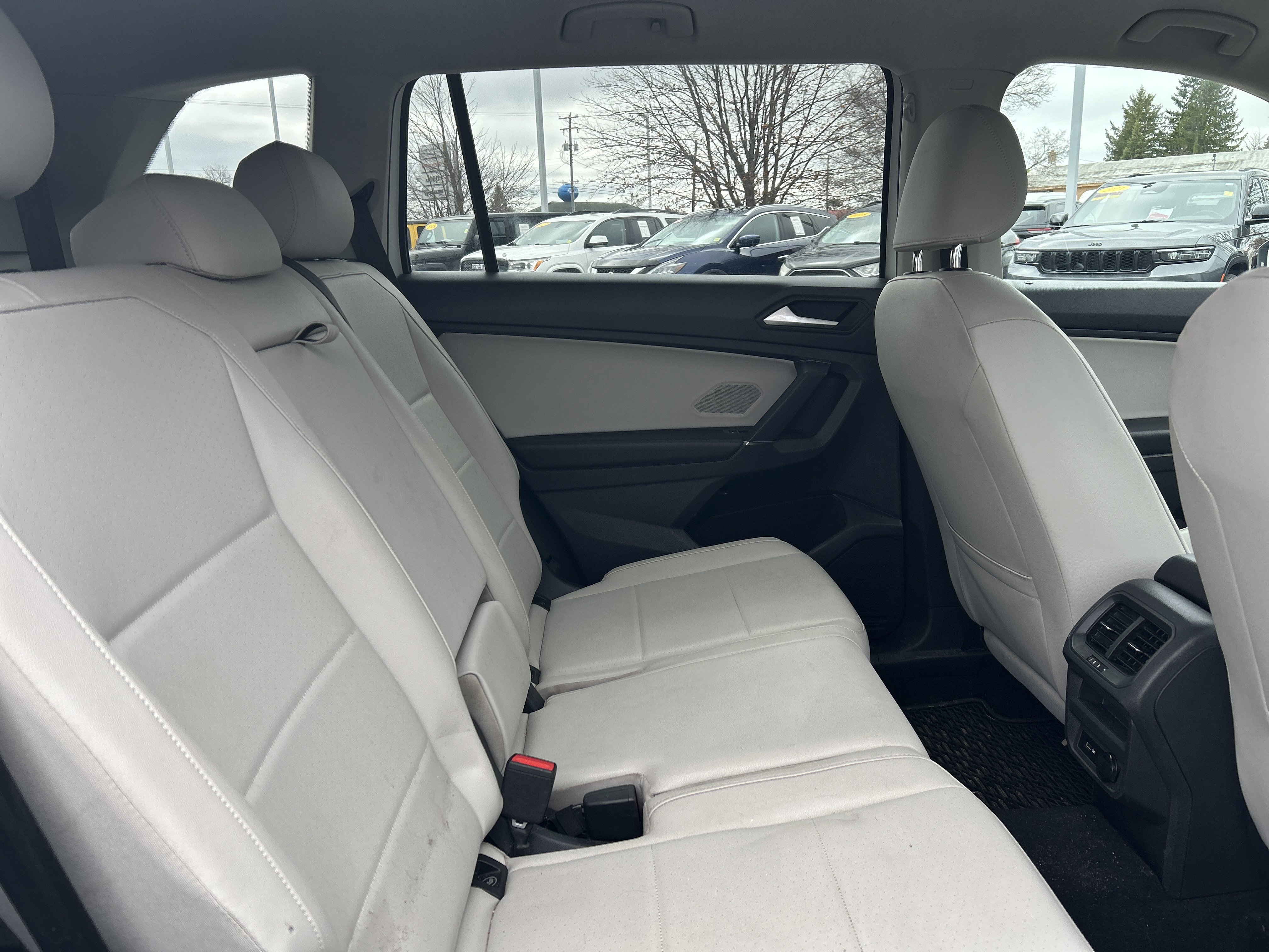 Used 2020 Volkswagen Tiguan SE w/ 3rd Row Seat Package image 12