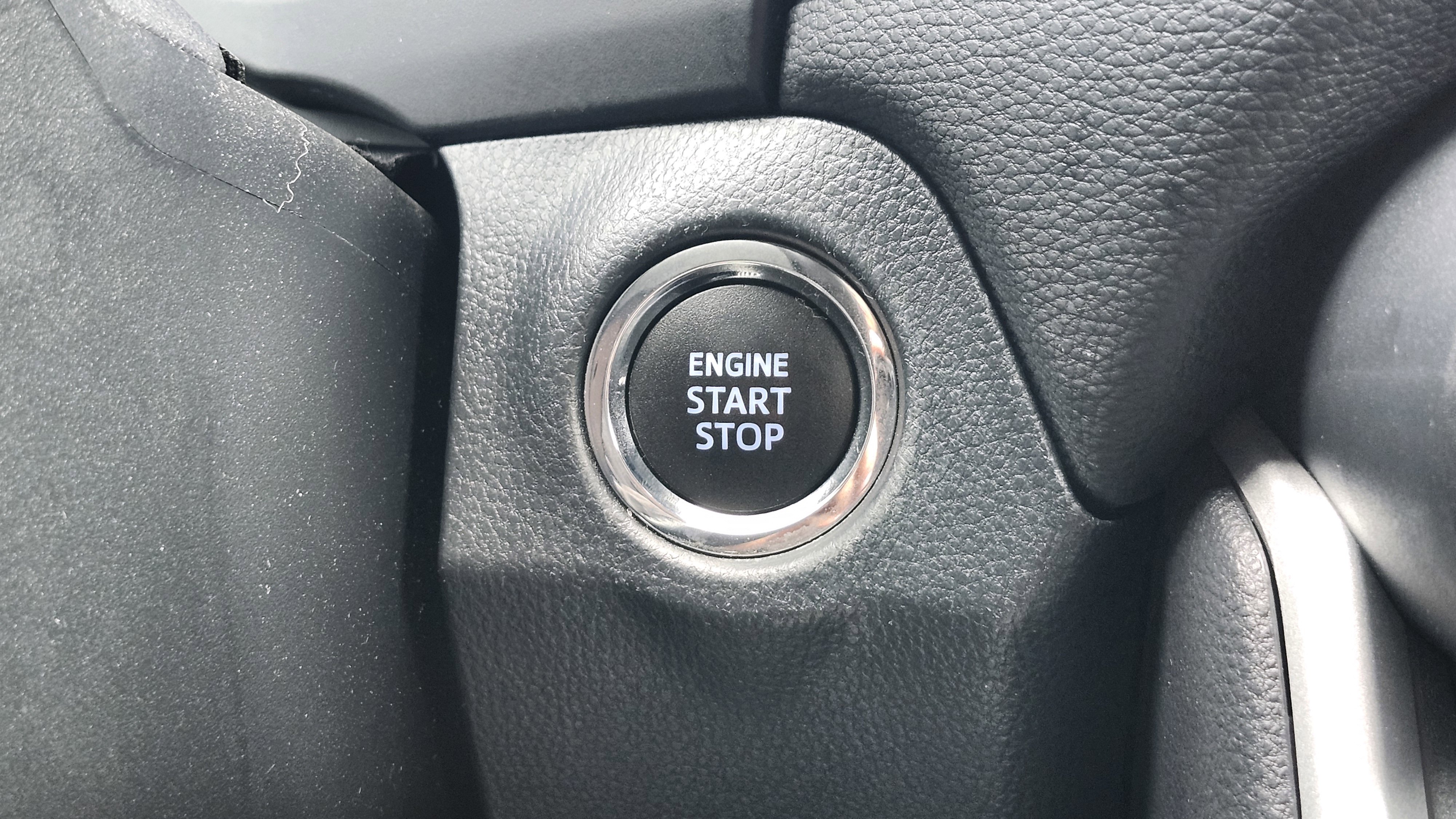 Used 2020 Toyota RAV4 XLE image 26