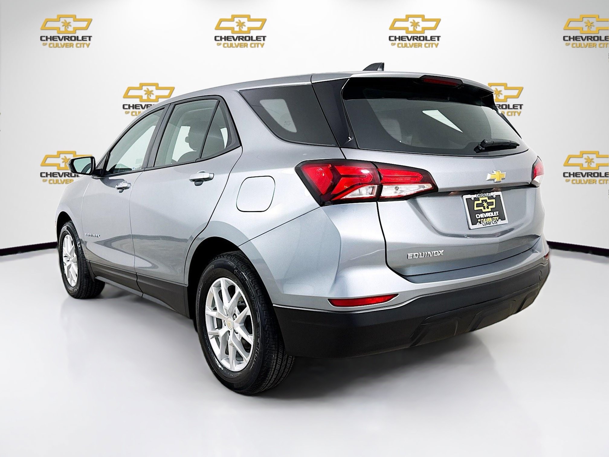 Used 2023 Chevrolet Equinox LS FWD image 5