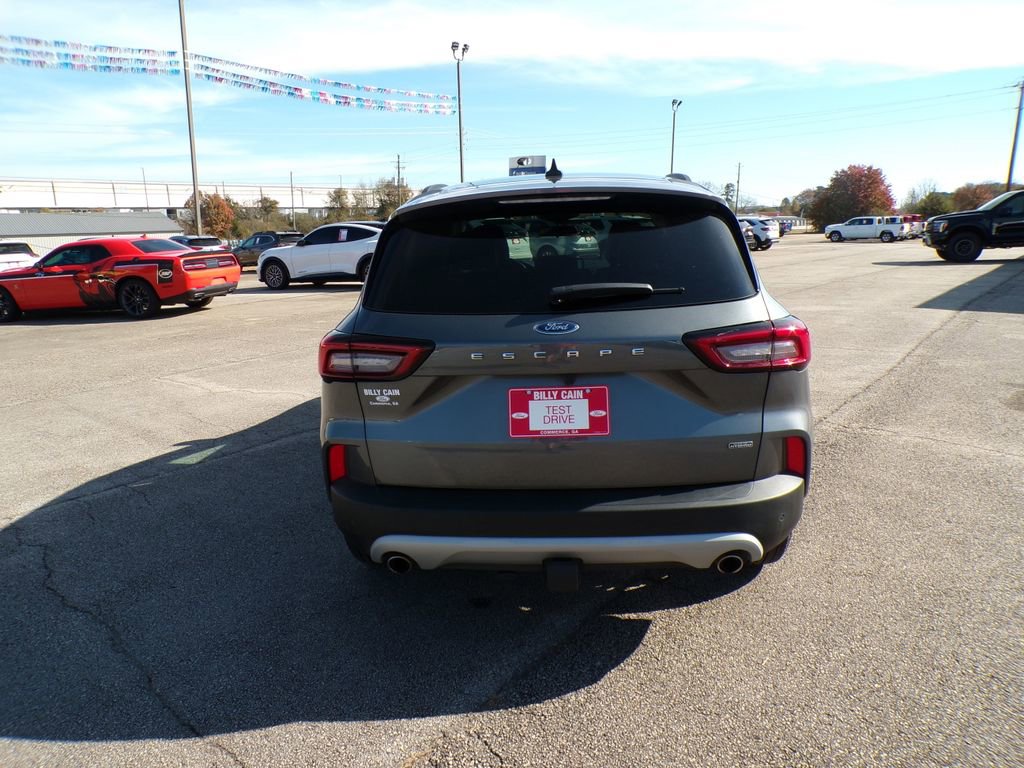 Used 2025 Ford Escape SE w/ Class II Trailer Tow Package image 6