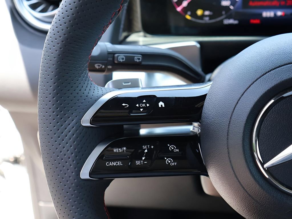 Certified 2025 Mercedes-Benz GLB 250 4MATIC image 33