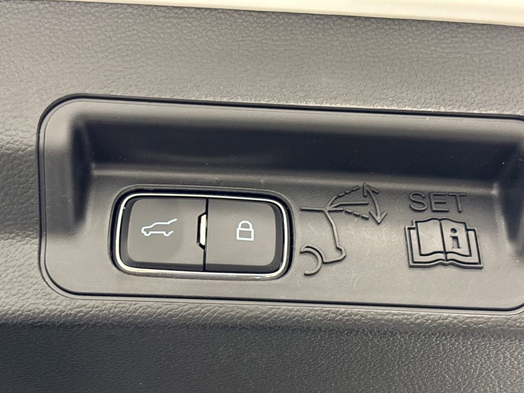 Used 2024 Ford Explorer XLT image 33