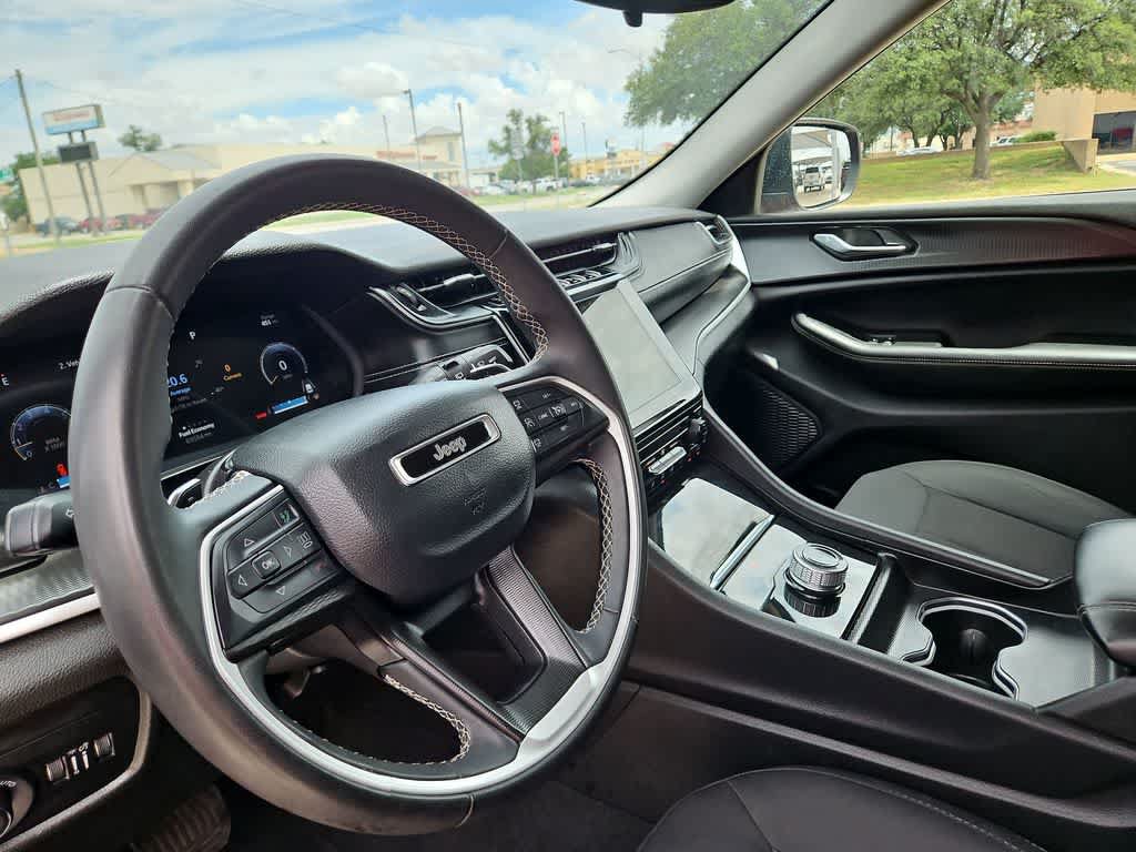 Used 2024 Jeep Grand Cherokee Laredo RWD image 10