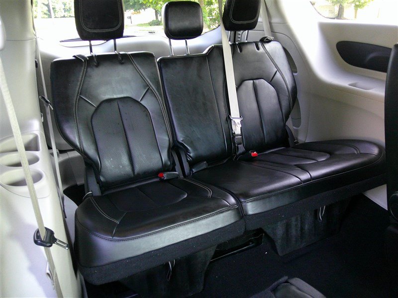 Used 2023 Chrysler Pacifica Touring-L FWD image 20