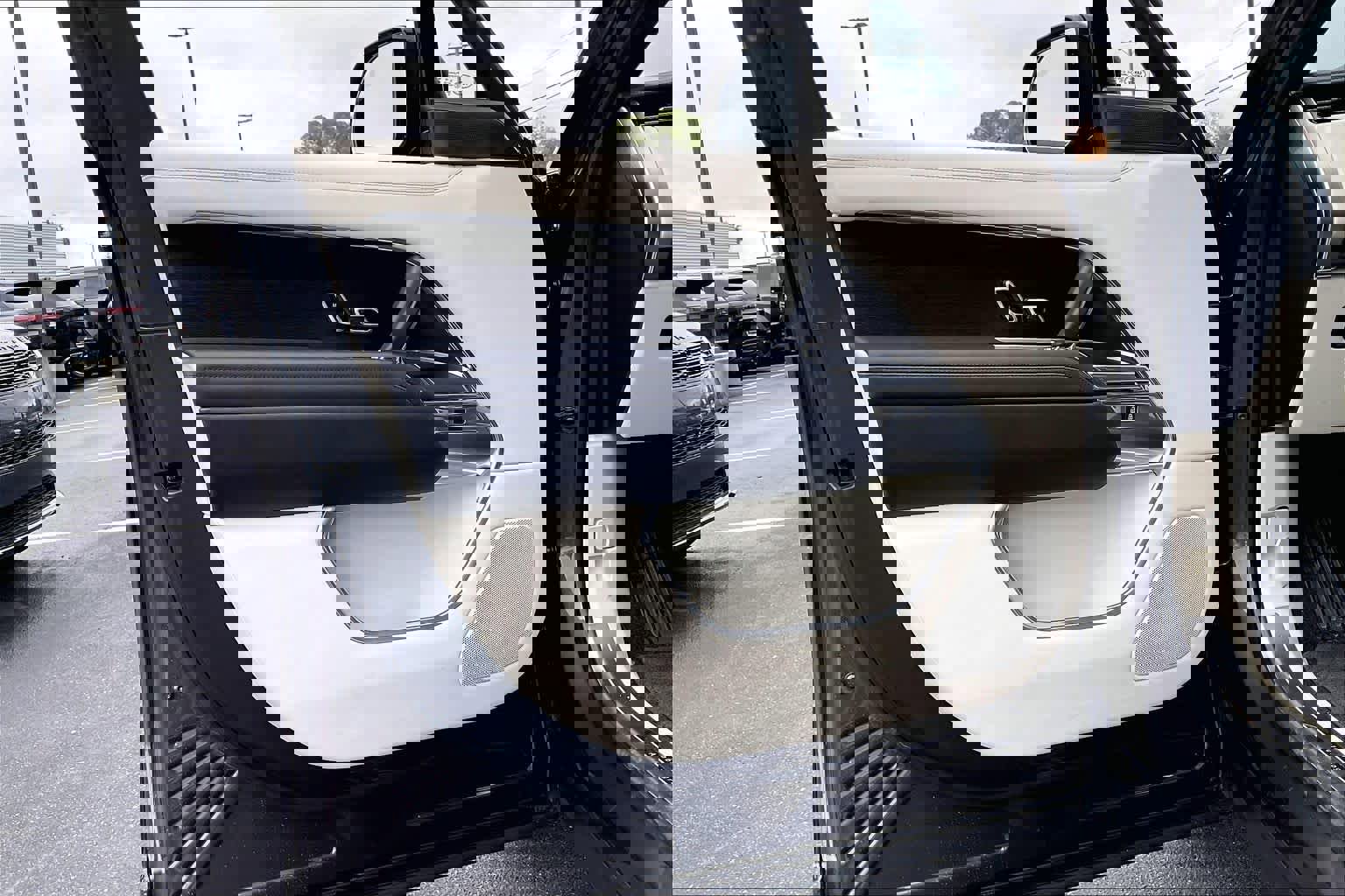 Used 2023 Land Rover Range Rover Autobiography image 24