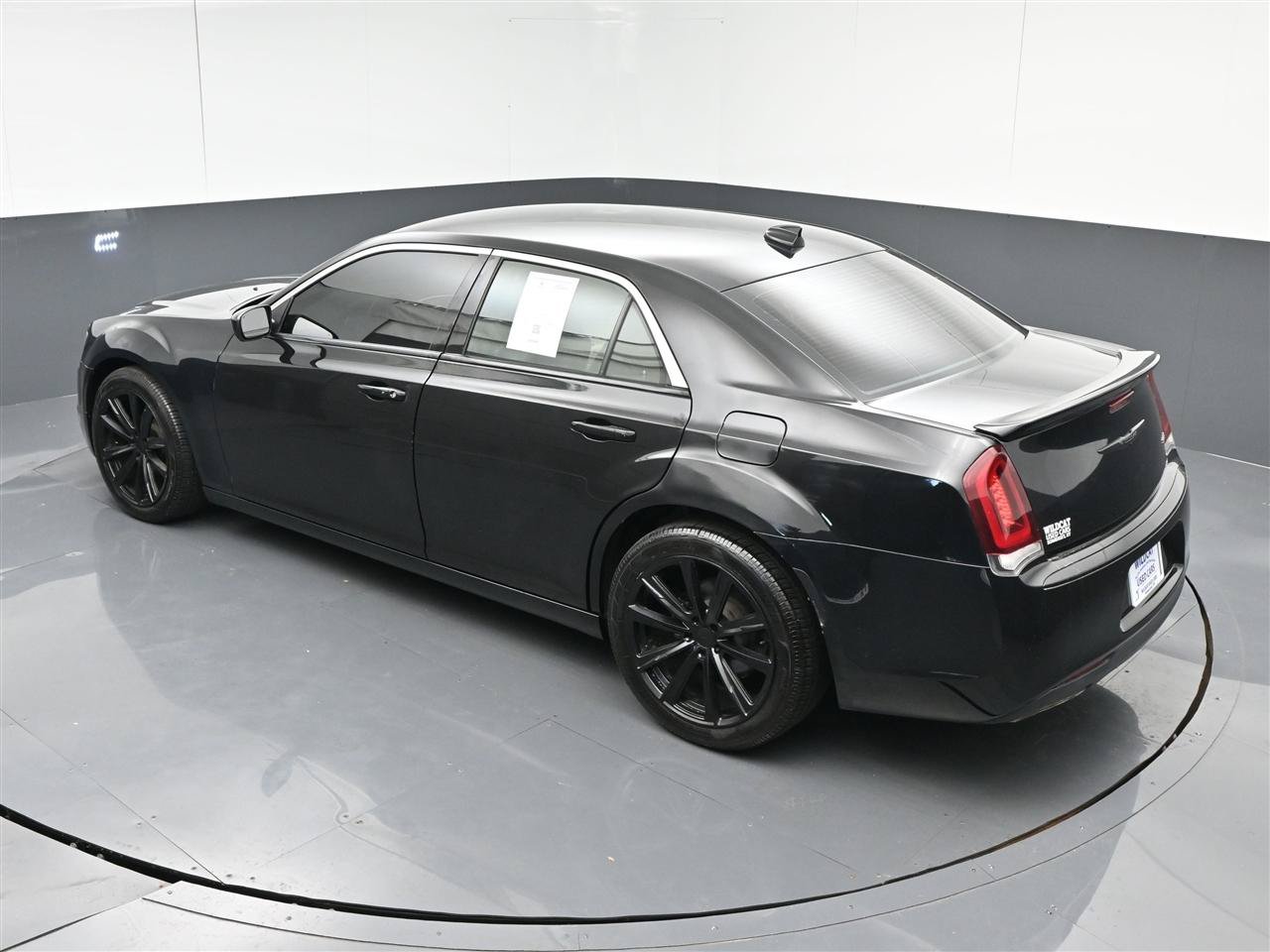 Used 2021 Chrysler 300 Touring w/ Sport Appearance Package RWD image 27