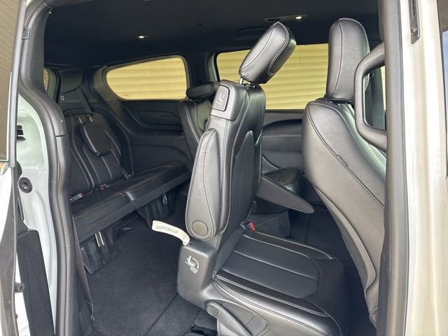 Used 2025 Chrysler Pacifica Select image 30