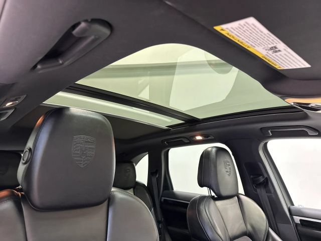 Used 2017 Porsche Cayenne Platinum Edition AWD/4WD image 27