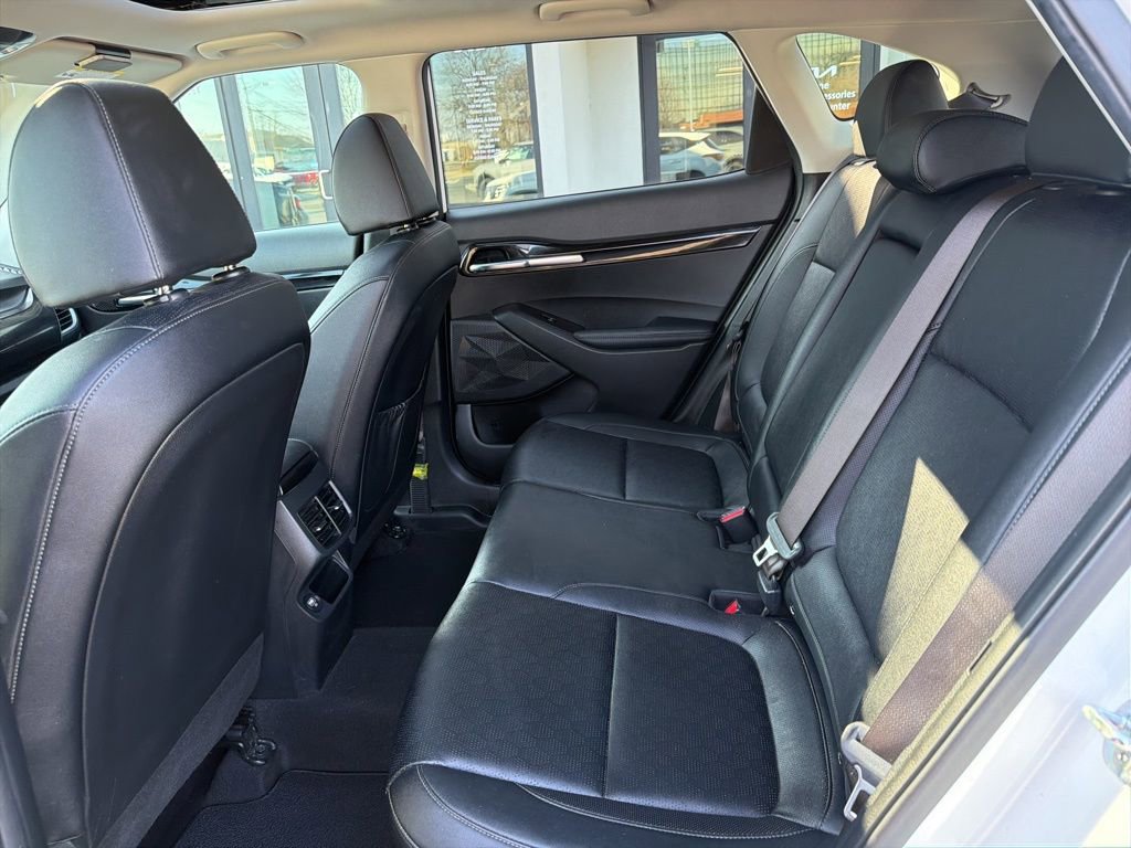 Certified 2023 Kia Seltos EX image 19