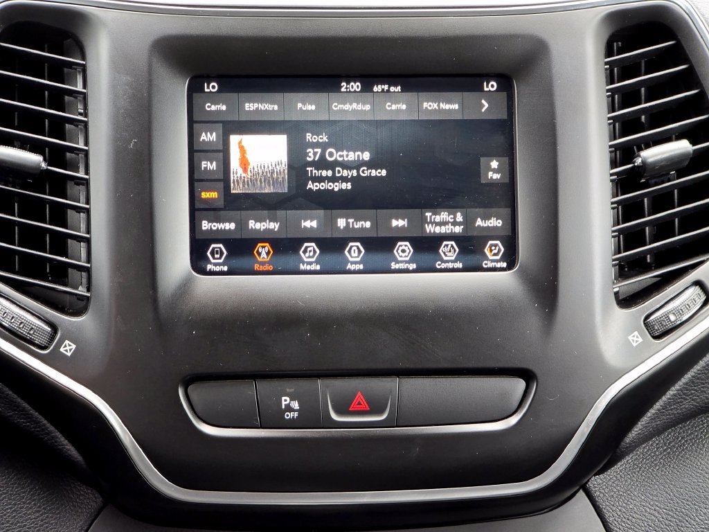 Used 2019 Jeep Cherokee Latitude Plus w/ Comfort/Convenience Group AWD/4WD image 8