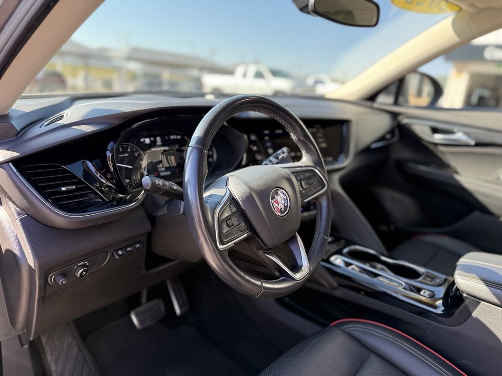 Used 2022 Buick Envision Essence w/ Technology Package I image 9